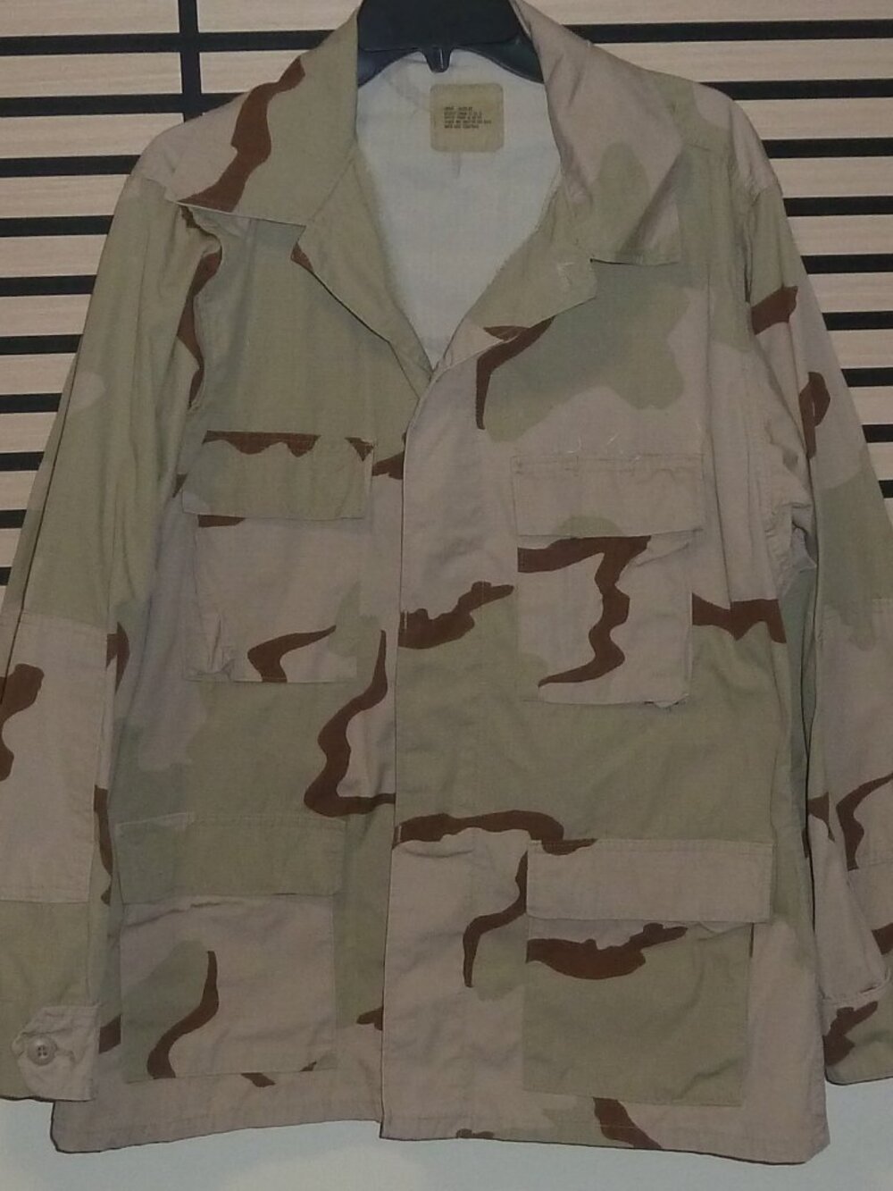 Vintage 1990s US army desert camouflage jacket military shirt tri color coat L